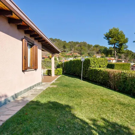 Cosy Holiday In Diano Arentino With Garden Сasa de vacaciones