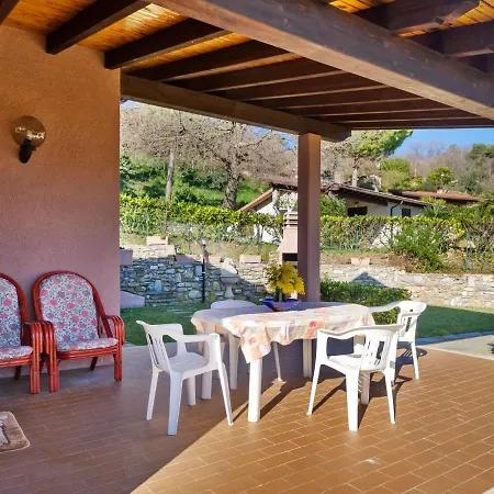 Casa de Férias Cosy Holiday In Diano Arentino With Garden Costa d'Oneglia