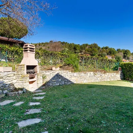 Casa de Férias Cosy Holiday In Diano Arentino With Garden Costa d'Oneglia